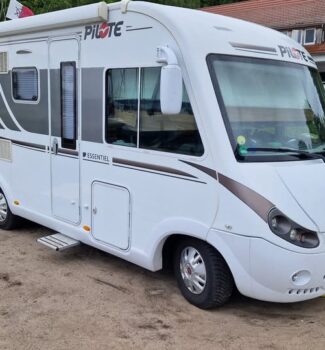 Autocamper som kan trække en H-båd